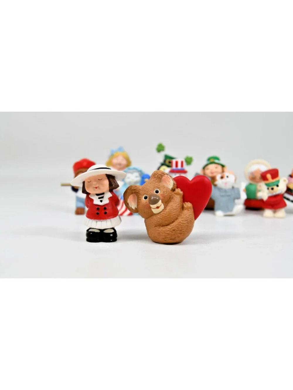 Hallmark Merry Miniatures Holiday 12 Figures Animals Children Costumes VTG 1990s